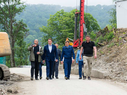 Глава Сочи Алексей Копайгородский и прокурор города Вячеслав Овечкин проинспектировали строящиеся объекты образования в Хостинском районе