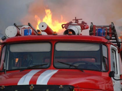 Во дворе многоэтажки на улице Гагарина в Краснодаре произошел пожар (видео)