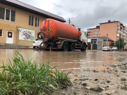 Водооткачивающая техника работает на улицах Краснодара