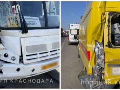 ДТП на Ростовском шоссе: столкновение маршрутки с каретой скорой помощи