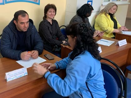 Специалисты мобильной приемной главы Сочи ответили на вопросы жителей ТОС «Солнечный»