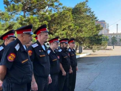 НОВОРОССИЙСКИЕ ПОЛИЦЕЙСКИЕ СОВМЕСТНО С КАЗАКАМИ  НЕСУТ СЛУЖБУ В ПЕРИОД КУРОРТНОГО СЕЗОНА