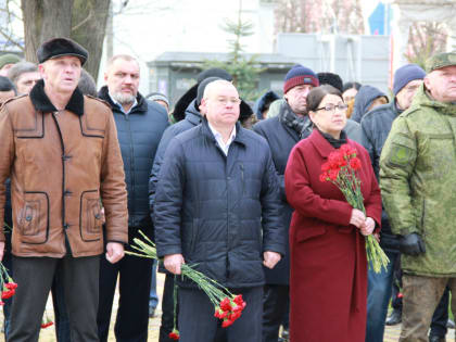 ЖИТЕЛИ АРМАВИРА ПОЧТИЛИ ПАМЯТЬ ПОГИБШИХ В ЧЕЧЕНСКОЙ РЕСПУБЛИКЕ