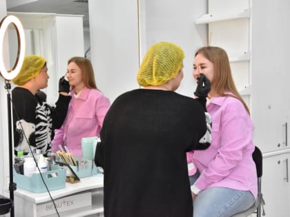 В Славянске-на-Кубани бьюти-мастера оказывают бесплатные услуги нуждающимся