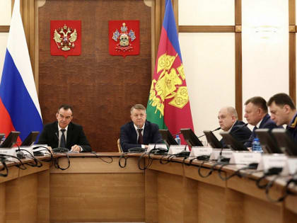 Вениамин Кондратьев поручил усилить охрану на объектах массового скопления людей в новогодние праздники