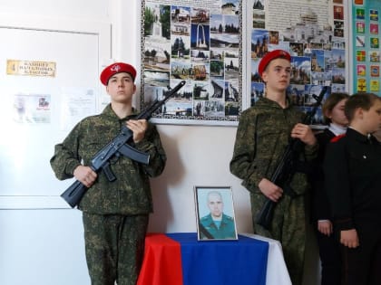 Имя погибшего в СВО снайпера-разведчика присвоили классу александроневской школы
