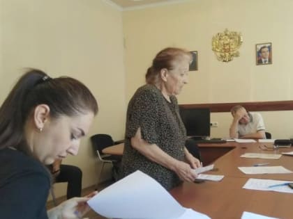 Виктор Филонов провел в мкр. Лазаревское  плановый прием граждан