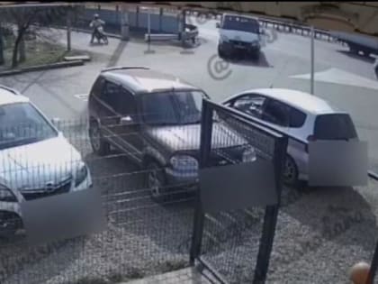 ​В Краснодаре школьник на мотобайке попал под колеса грузовой ГАЗели