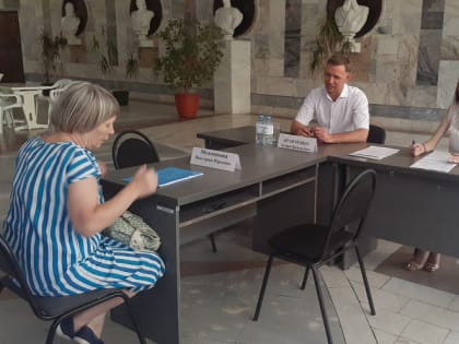 Более 50 человек посетили расширенный прием граждан, проведенный главой Новороссийска