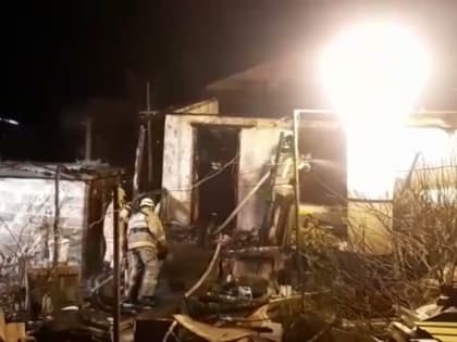 В Сочи ночью сгорел частный дом. Есть жертвы