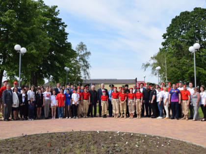Рябиновая аллея появилась сегодня в сквере у молодежного центра «Победа»