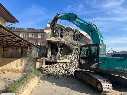 В Анапе по решению суда сносят гостиницу