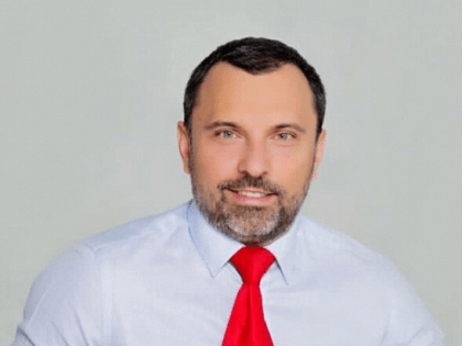 Во время региональной недели депутат Государственной Думы Дмитрий Лоцманов побывал в одном из сельскохозяйственных потребительских кооперативов и рассказал о разработанном им закон