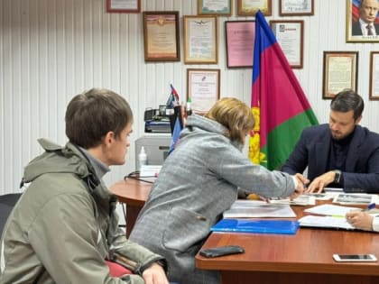 Денис Танцура провел прием граждан в общественной приемной