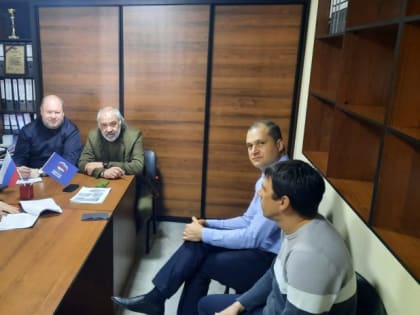 Депутаты Горсобрания Сочи Юрий Немцев и Сергей Шевелев провели встречу с председателями ТОС округа