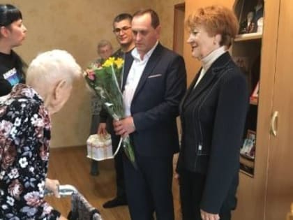Поздравления с 98-м днем рождения принимает ветеран войны Мария Иосифовна Нефедова