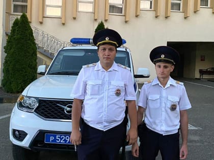 В Новороссийске сотрудники патрульно-постовой службы полиции оказали помощь тонущей женщине