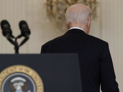 Президент Америки Байден в минувшем году отдыхал 146 дней