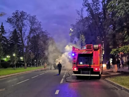 В центре Краснодара сгорела машина