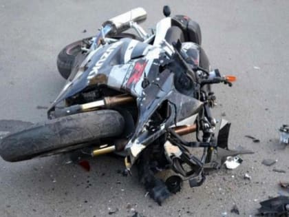 В Краснодаре полицейский на автомобиле сбил мотоциклистку и скрылся