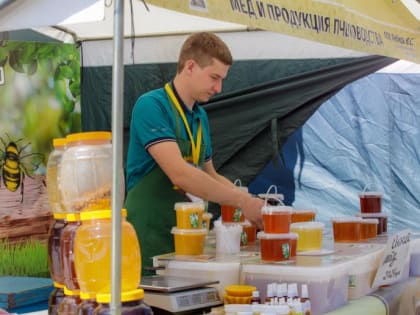 Новый урожай фруктов и свежий мед: в Краснодаре открылись пять ярмарок выходного дня