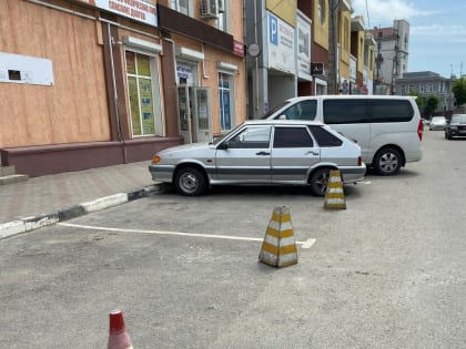 В Новороссийске захватывают бесплатные автостоянки «для своих»