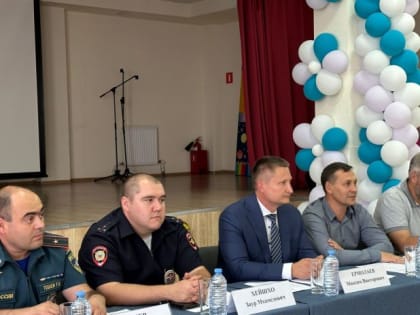 Павел Афанасьев и Александр Бурляев приняли участие в сходе граждан