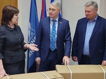 Эдуард Кузнецов передал технические средства реабилитации семье мобилизованного бойца