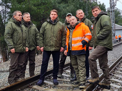 В Сочи расчищен путь железной дороги, поврежденной оползнем