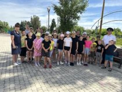 Сотрудники Госавтоинспекции Староминского района организовали сход граждан с жителями отдаленных населенных пунктов и провели профилактические беседы