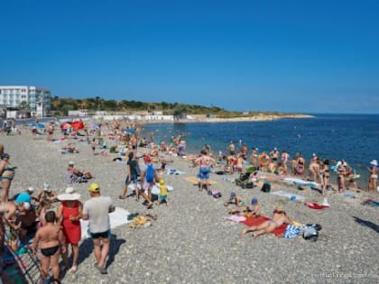 Власти Севастополя решили не закрывать пляжи после ракетной атаки ВСУ