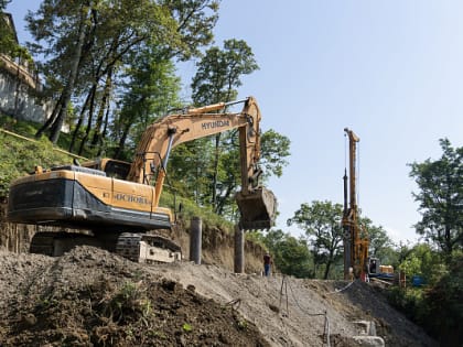 В Сочи восстановительные работы на разрушенном оползнем участке улицы Шаумяна завершат до конца октября