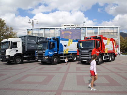 В центре Геленджика диван превратили в кучу щепок