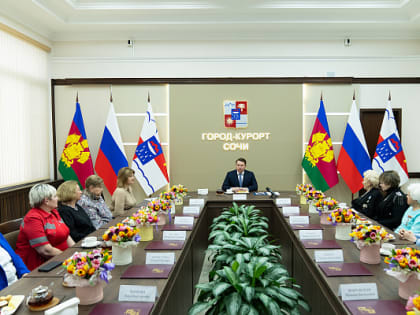 Глава Сочи Алексей Копайгородский встретился с выдающимися сочинками