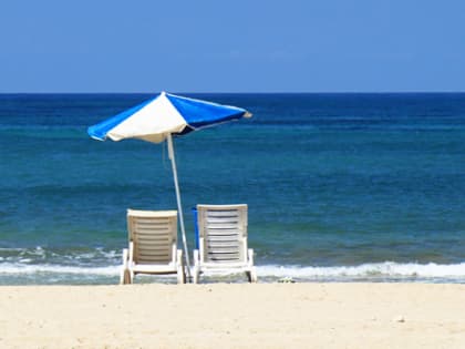 Как уберечься от палящего солнца и почему нельзя пить в жару алкоголь: советы врача