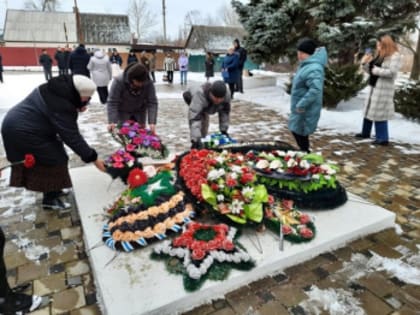 На мемориальном комплексе в посёлке Украинском состоялась церемония возложения венков