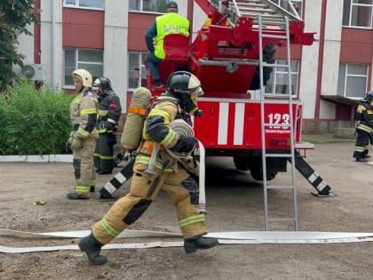 Ленинградская ЦРБ стала площадкой для пожарно-тактических учений