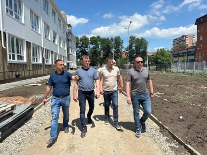 Школу в пос. Российском строят с опережением графика