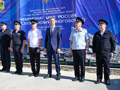 В Новороссийске проходят соревнования по автомногоборью