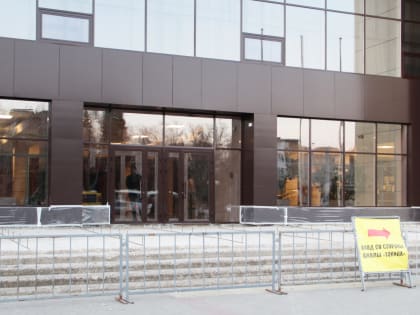 Завершается ремонт входной группы городского Дома культуры