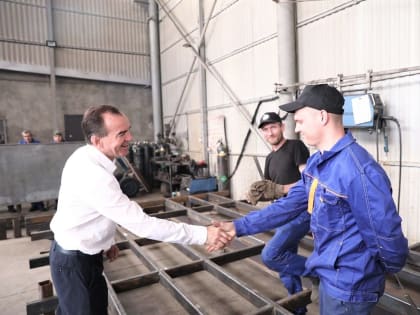 Губернатор Вениамин Кондратьев посетил предприятие по производству сельхозоборудования и маслоэкстракционный завод в Новопокровском районе