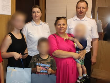 Новороссийские полицейские принимают участие в благотворительной акции «Помоги пойти учиться»