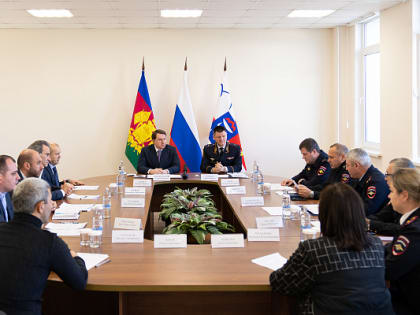 Мэр Сочи Алексей Копайгородский провел расширенную встречу с инициативной группой Адлерского района