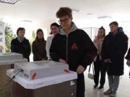 Экскурсия на избирательный участок для молодых и будущих избирателей Староминского района