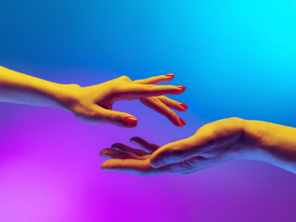 В Краснодаре покажут иммерсивный спектакль «Музы». Он посвящён Гале, Йоко Оно, Лиле Брик и Хелене Бонем Картер