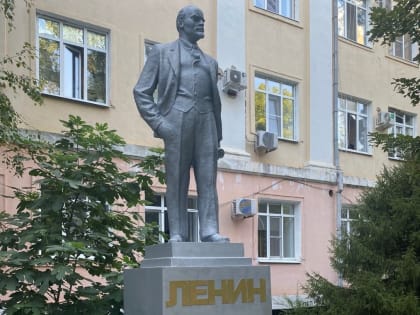 Краснодар. Активисты КПРФ завершили реконструкцию памятника В.И. Ленину на территории военного госпиталя