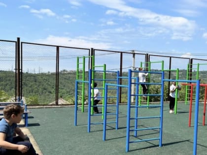 Депутат ГСС Сос Мартиросян обустроил воркаут площадку в школе №29 в селе Нижняя Шиловка