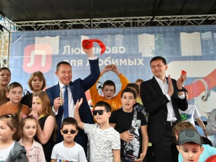 В Краснодаре счастливые новоселы получили ключи от квартир в «Любимово»