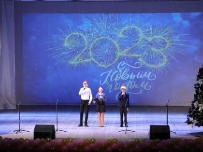 Новогодний праздник подарили зрителям юные выселковские артисты (фото)