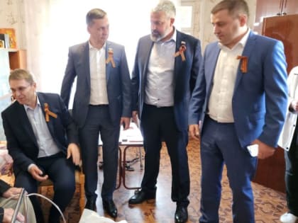 Виктор Филонов, Павел Афанасьев и Александр Бурляев поздравили с Днем Победы лазаревского фронтовика Васили Кононенко